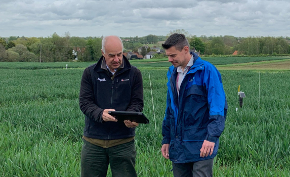 Agrii Agronomy Expert discussing field trials with farmer